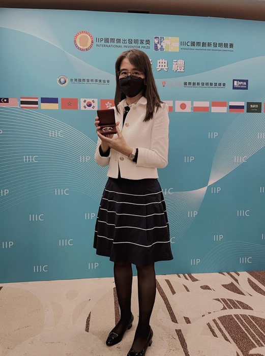 賀 餐飲系張淑禎老師參加2022第十三屆IIIC國際創新發明獎(植物速長機)榮獲金牌獎圖片