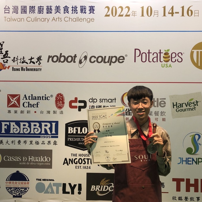 賀 張子瓏同學榮獲2022年TCAC 台灣國際廚藝挑戰賽銀牌獎圖片